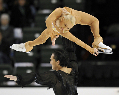 ムホルトワ／トランコフ組 ペアSPで首位、フィギュアGP第1戦