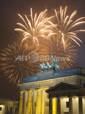 新年祝うブランデンブルク門の花火 ベルリン 写真15枚 ファッション ニュースならmode Press Powered By Afpbb News