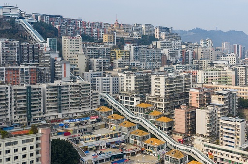 中国重慶の巫山神女巨大エスカレーターお目見え 垂直高度240メートル超