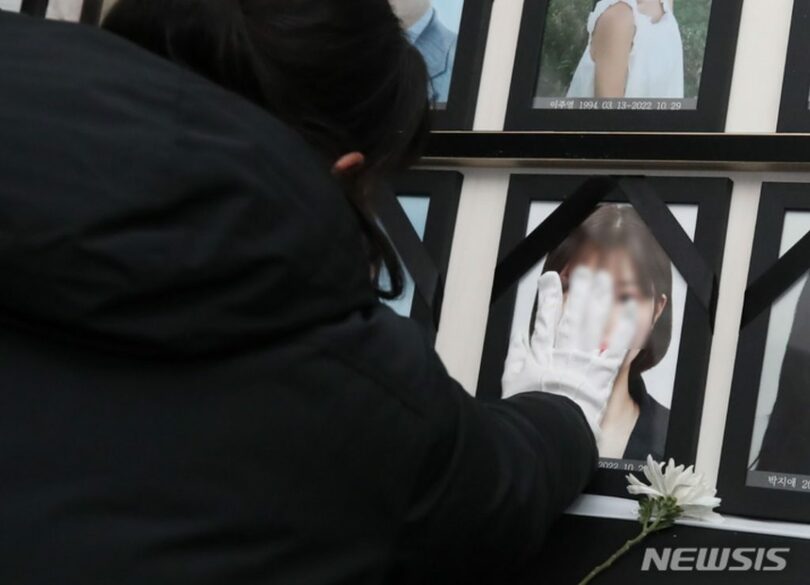 ソウル・梨泰院広場に設けられた焼香所（共同取材写真）(c)NEWSIS