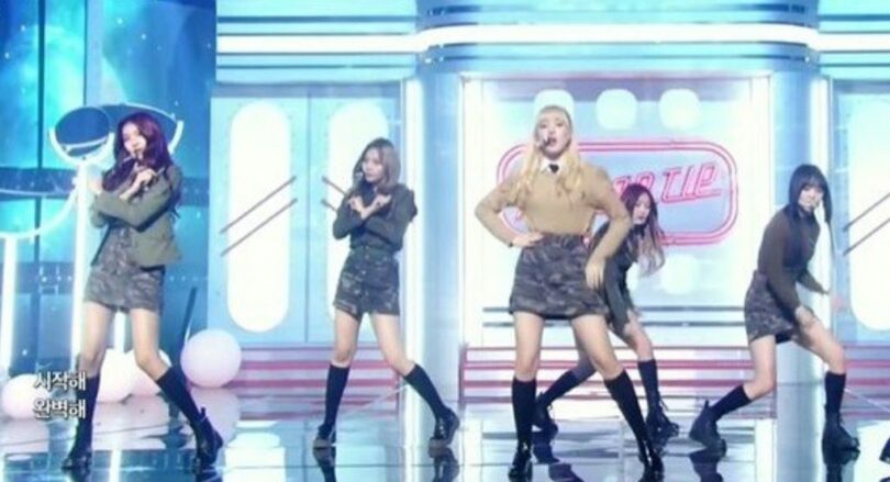 GFRIENDの「FINGERTIP」ステージ（KBS「ミュージックバンク」）(c)news1