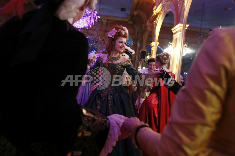 17世紀の舞踏会を丸ごと再現、仏ベルサイユ