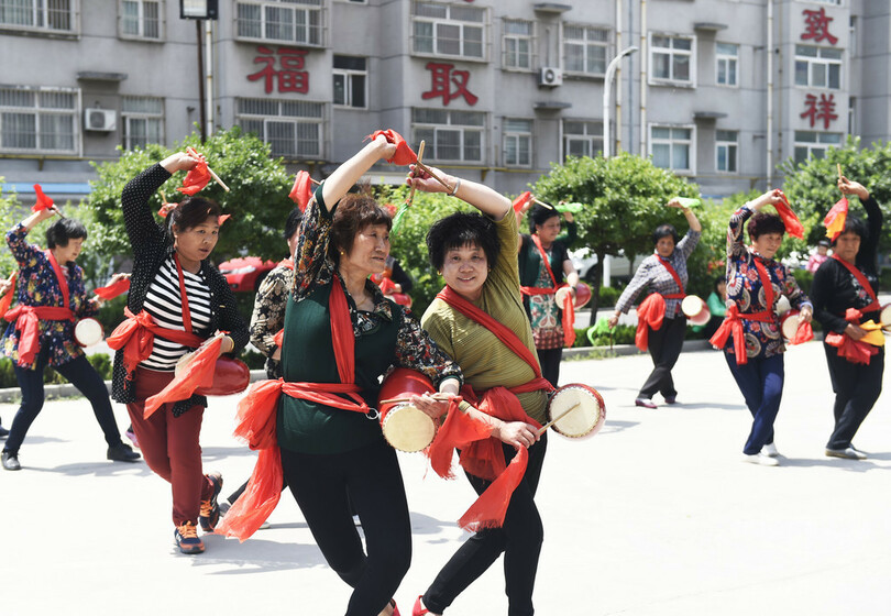 躍動するおばさんたち─中国・当世「広場ダンス」事情（4） 変ぼうする社会に舞う