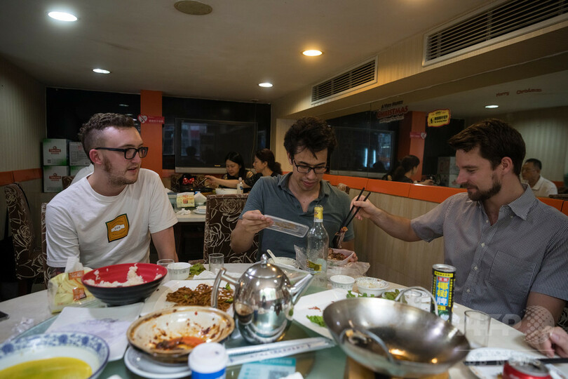 在中外国人向け「淘宝」お買い物サービス好評、 1年で注文60万件　上海のアメリカ人3人が起業