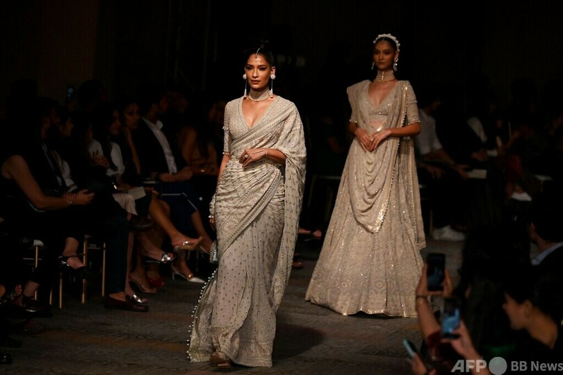 ファッションショー「インド・クチュール・ウィーク」、タルン・タヒリアニ氏の新作
