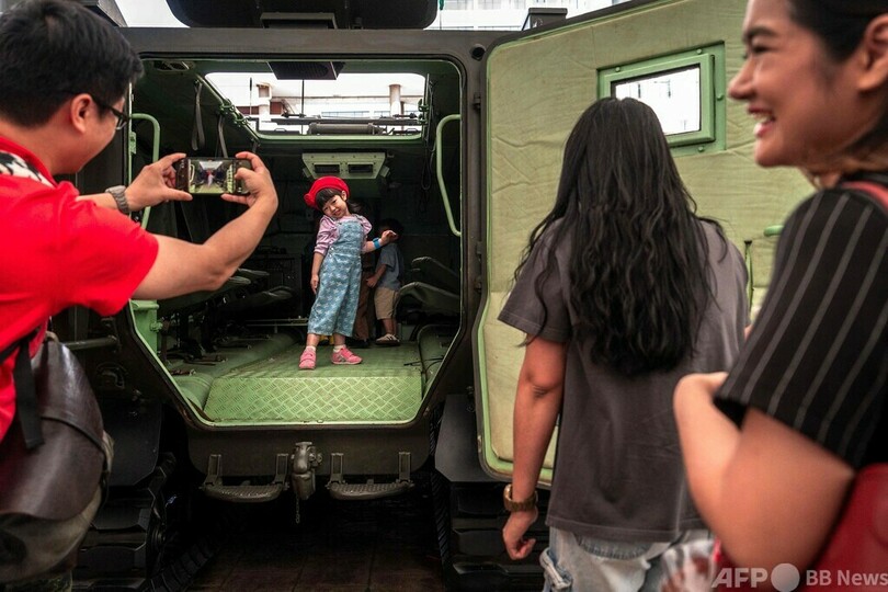 【今日の1枚】戦車でポーズ タイの陸軍基地