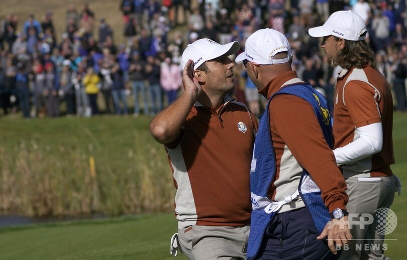 欧州選抜がライダー杯Vへ前進、3連敗のウッズはいら立ち隠せず