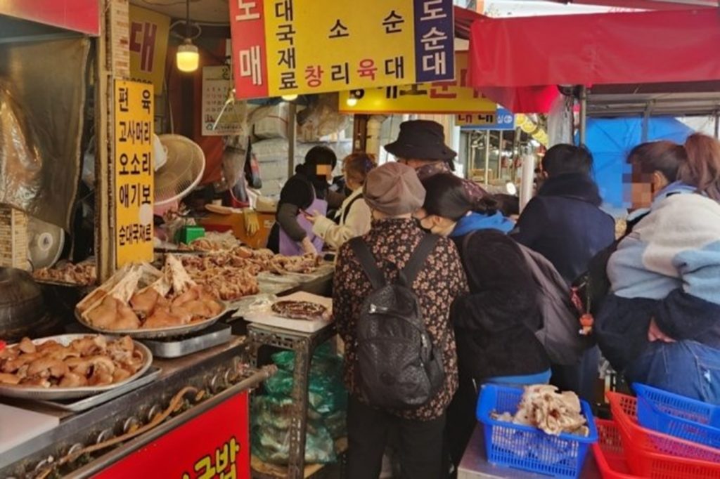 ぼったくり騒動」とは無縁…韓国で人気「コスパ抜群」スンデ店 写真枚