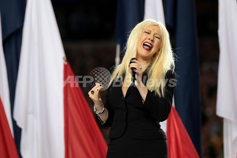 クリスティーナ・アギレラ、スーパーボウルで国歌独唱 写真17枚 国際