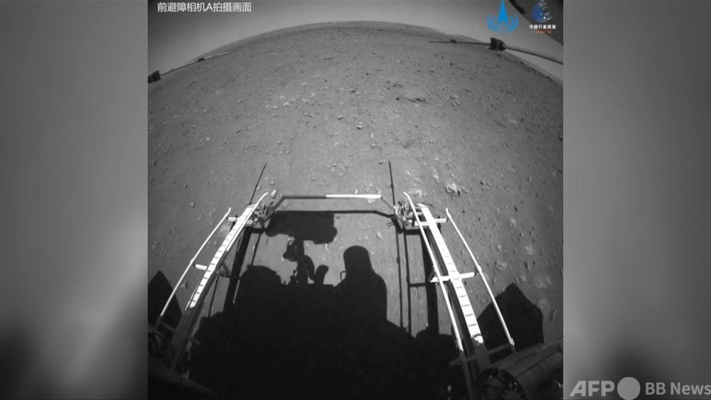 動画：中国、火星地表の探査開始 画像公開