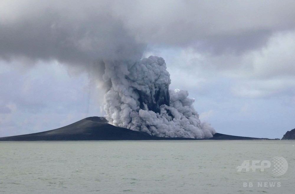 南太平洋のトンガ、火山噴火で島が出現 写真9枚 国際ニュース：AFPBB News