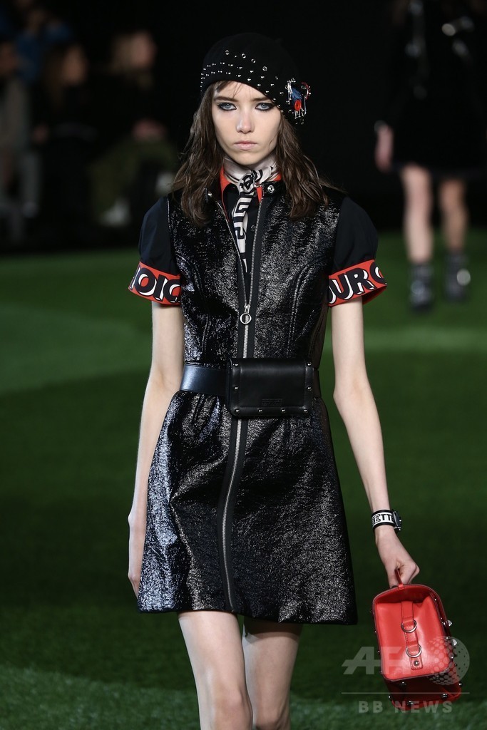 若者へのメッセージを服に、「マーク BY マーク ジェイコブス」15/16年秋冬