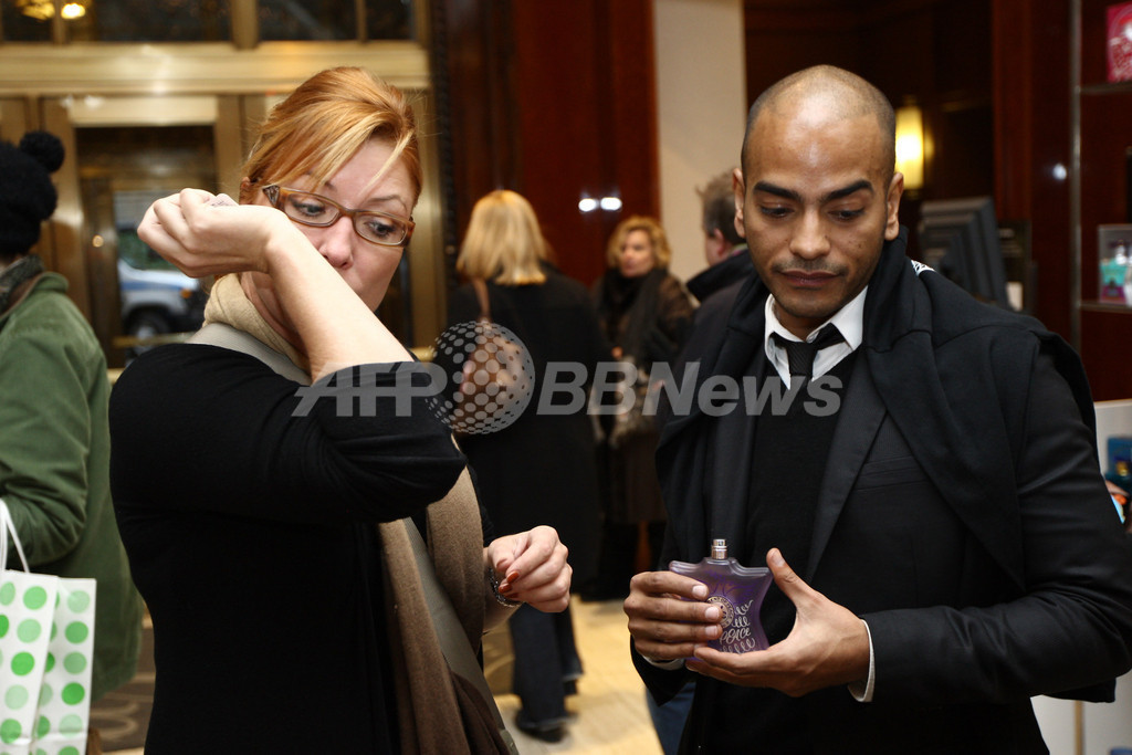 「ボンド・ナンバーナイン」創業者ローリス・ラメ、NYでサイン会