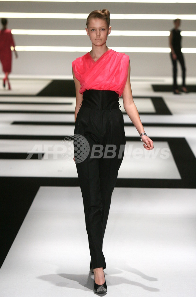 ＜09年春夏東京・コレクション＞グリーン、新作を発表