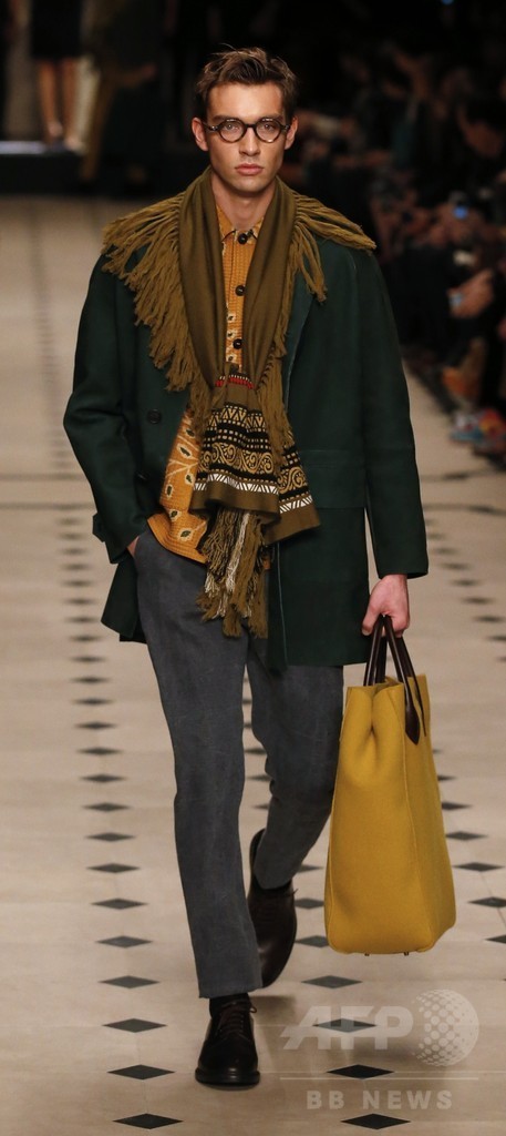 テーマはクラシカリー・ボヘミアン、「バーバリー プローサム」15/16年秋冬メンズ