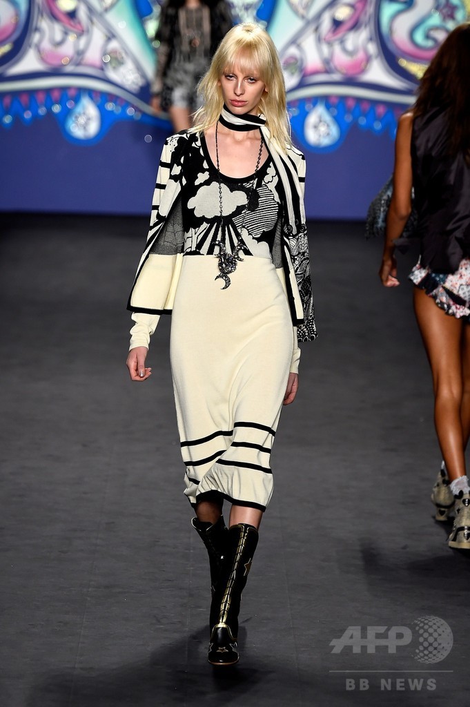 60年代ムード満載、「アナ・スイ」15年春夏