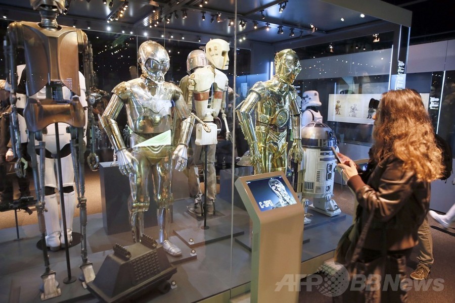 スター・ウォーズ世界の「個性」描く展覧会、パリ郊外