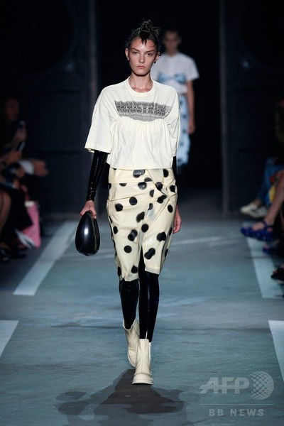 ドットとレイヤードでポップに、「マーク BY マーク ジェイコブス」15年春夏