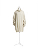 「MAISON MARTIN MARGIELA WITH H&amp;M」のオーバーサイズセーター 1万9990円。(c)H&amp;M