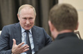 ロシア・モスクワ郊外の大統領公邸で、チェチェン共和国のラムザン・カディロフ首長（右）と会談するウラジーミル・プーチン大統領（2019年8月31日撮影、資料写真）。(c)Alexey NIKOLSKY / Sputnik / AFP