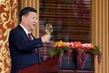 中国・北京の人民大会堂で開かれたドナルド・トランプ米大統領との夕食会で、グラスを掲げる習近平・中国国家主席（2017年11月9日撮影）。(c)AFP/Jim WATSON