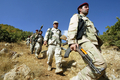 2007年10月23日、トルコ国境近くのKani Masiを警備するイラクのクルド人民兵組織ペシュメルガ（Peshmerga）。(c)AFP/SAFIN HAMED