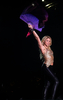コロンビア出身の歌手シャキーラ（Shakira）が4月29日、アラブ首長国連邦（UAE）アブダビ（Abu Dhabi）で開催されたコンサートに出演した（4月29日撮影）。(c)AFP/KARIM SAHIB