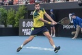テニス、アデレード国際1、男子シングルス2回戦。リターンを打つカンタン・アリス（2023年1月5日撮影）。(c)Brenton EDWARDS / AFP