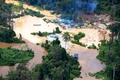 ブラジル北部ロライマ州の違法採鉱現場。グリーンピース・ブラジル配布（2020年5月12日提供）。(c) Chico BATATA / GREENPEACE / AFP