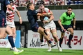 ラグビー、パシフィック・ネーションズカップ、プールB、日本対米国。米国のコナー・ムーニハム（左）のタックルを受けるティエナン・コストリー（2024年9月7日撮影）。(c)Yuichi YAMAZAKI/ AFP