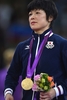 ロンドン五輪は8日、エクセル（ExCeL London）でレスリング・フリースタイル女子48キロ級決勝が行われ、小原日登美（Hitomi Obara）はアゼルバイジャンのマリア・スタドニク（Mariya Stadnyk）を下し、金メダルを獲得した。

表彰式に臨む小原日登美（2012年8月8日撮影）。(c)AFP/YURI CORTEZ