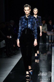 19万【ジョルジオアルマーニ】◇春・秋・冬◇ワザあり感が漂う絶妙カラー◇楽ちんストレッチ素材◇お洒落が際立つ洒脱襟デニムブルゾン 14，6万ジョルジオアルマーニ 新品しなやかで頑丈な極上質感W