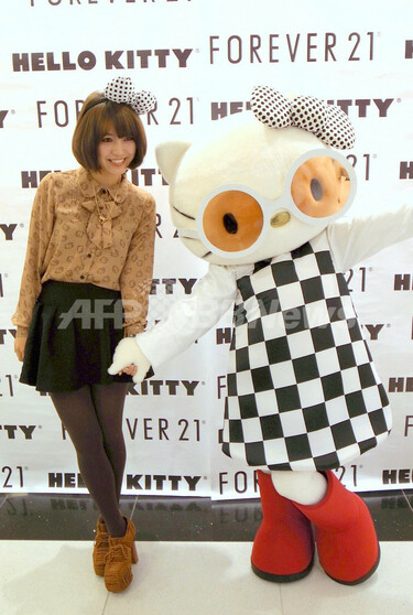 フォーエバー21」渋谷店でハローキティ限定コレクション発売記念