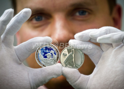 故ヨハネ・パウロ2世の列福記念硬貨、ポーランド 写真4枚 国際ニュース