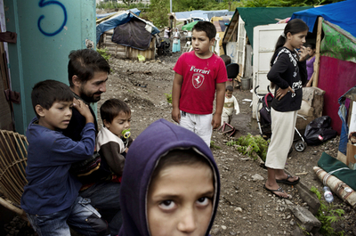 仏政府のロマ人強制送還に「外国人排斥」批判、欧州委も懸念