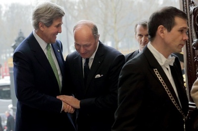 ケリー米国務長官、とうとうフランス語を披露