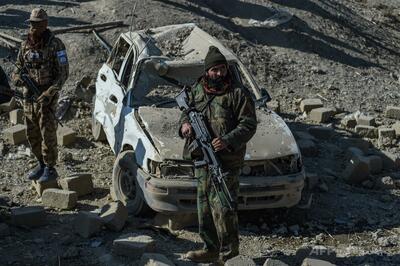 タリバン、アフガン首都空爆に報復 国境地帯でパキスタン兵と衝突