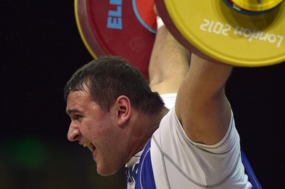 ロシアの重量挙げ選手5人に暫定処分、一斉回収した検体で薬物違反が発覚