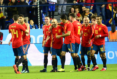 スペインがコスタリカに5得点大勝、シルバが2ゴール