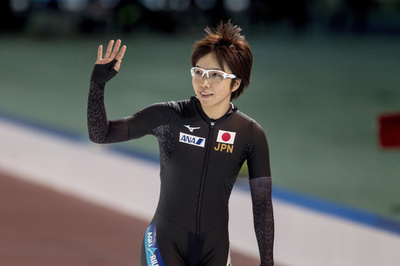 小平が1000m世界新記録、2位に高木 スピードスケートW杯