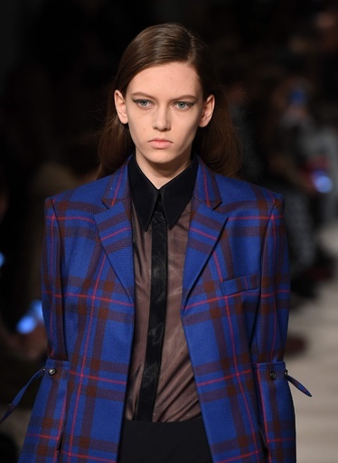 ヴィクトリア・ベッカム、物騒な時代を生き抜く女性らに力を