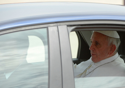 ローマ法王、同性愛の是非「判断するのは私ではない」