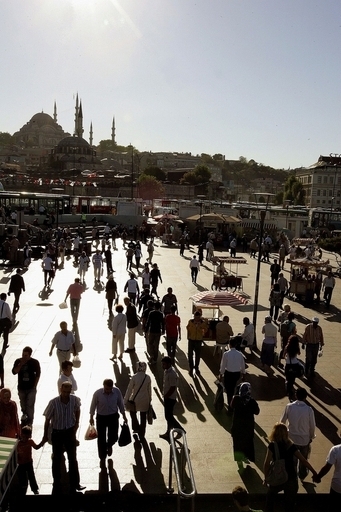 断食月はダイエットパッチで乗り切れ、トルコのイスラム教徒ら現代的試み