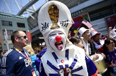 会場で盛り上がりをみせる日本と米国のサポーター、女子サッカーW杯決勝