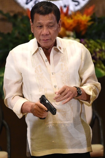 ドゥテルテ比大統領、戒厳令延長の方針表明