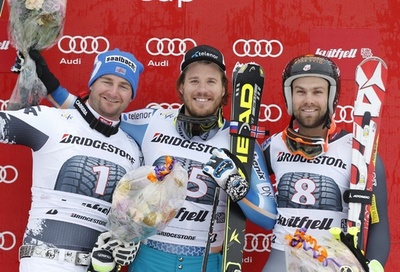 ヤンスルードとシュトレイトベルガーが同タイムで優勝、アルペンスキーW杯