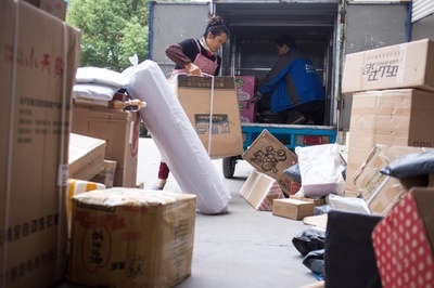 中国・宅配便配達員の給与「基本給ゼロ」が標準