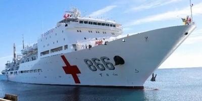 中国海軍の医療船　7年ぶりにガボンを再訪