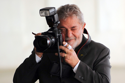 撮られる方もタジタジ？ブラジル大統領が報道陣を撮影