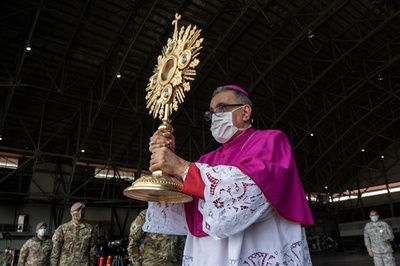 パナマ大司教、上空からカトリックの祭日を祝福 新型ウイルスで全教会閉鎖